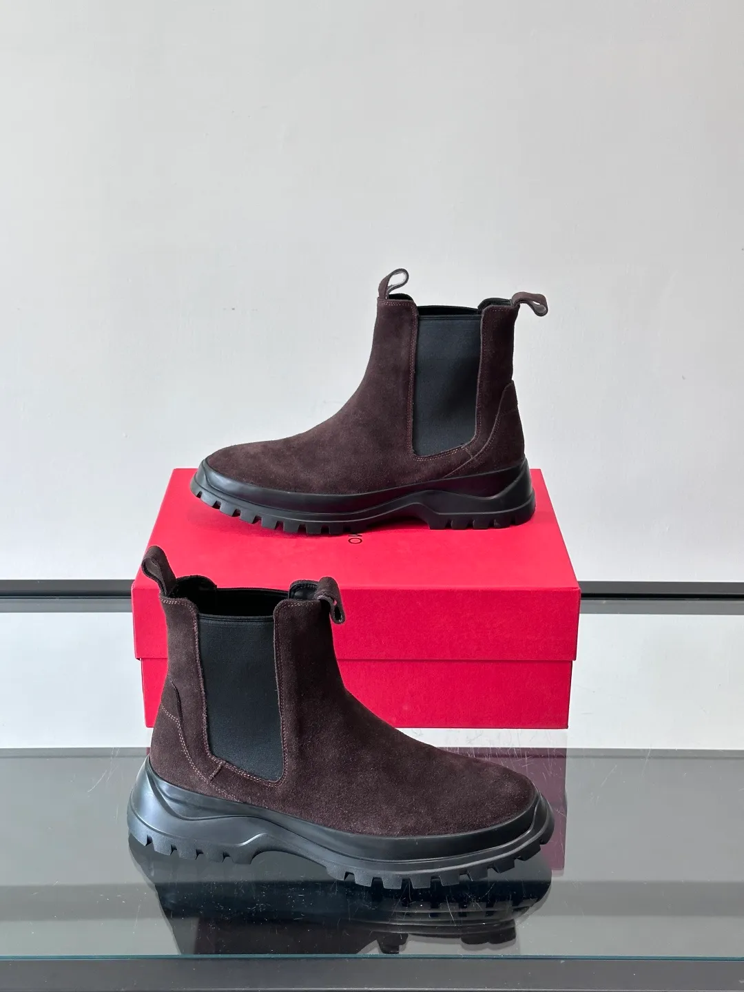 Men's men's shoes 💰960 FERRAGAMO Chelsea boots, super A Chelsea shoes equipped with thick outsole, minimalist design exudes modern charm. Imported leather surface, good texture, leather lining, easy to wear!  size: 39-44 (38.45.46 customized)